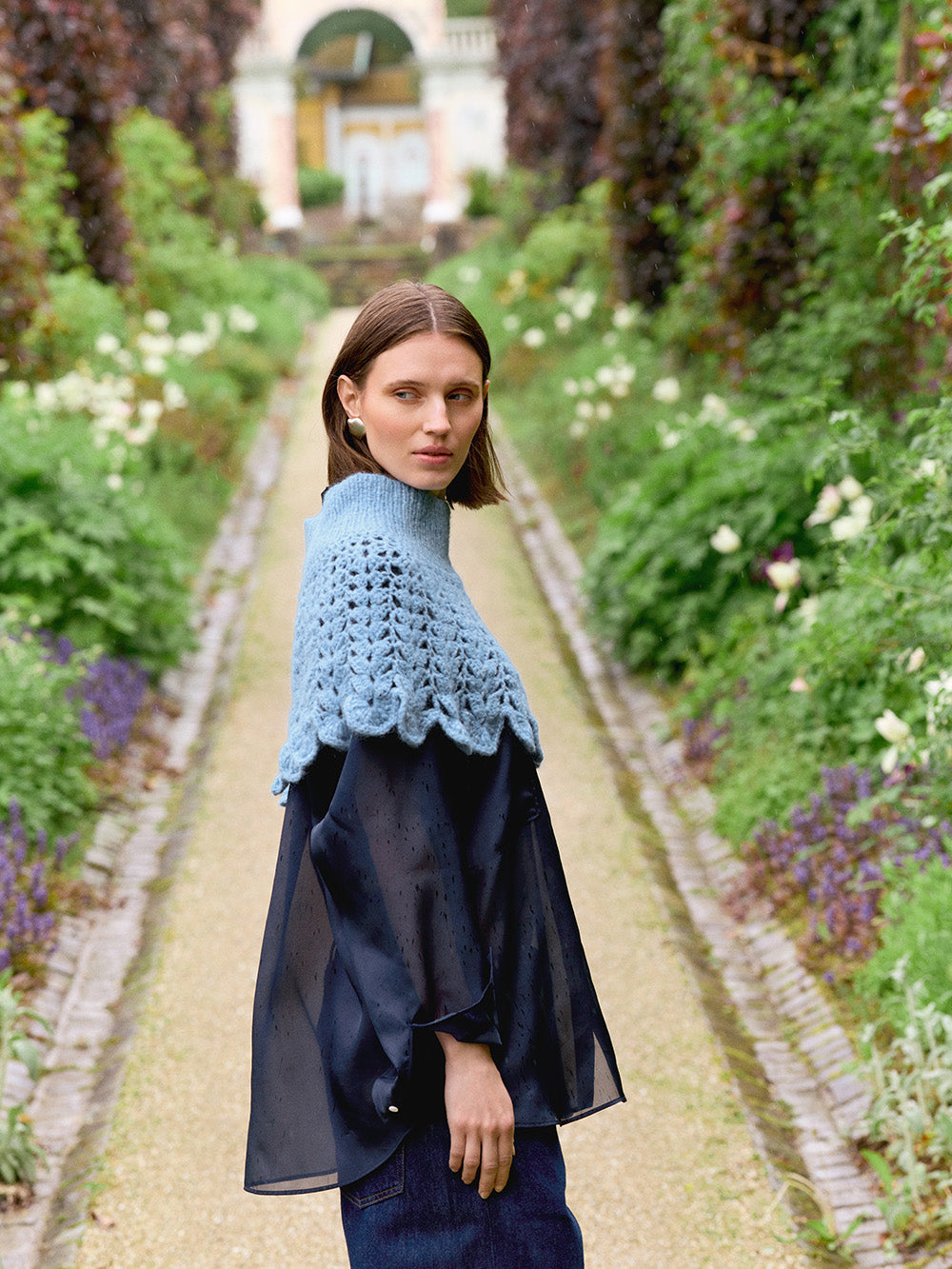 Flowerfield poncho 2606_15 Sandnes - beskrivning