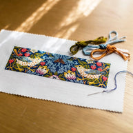 DMC William Morris bokmärke - broderi kit Strawberry Thief