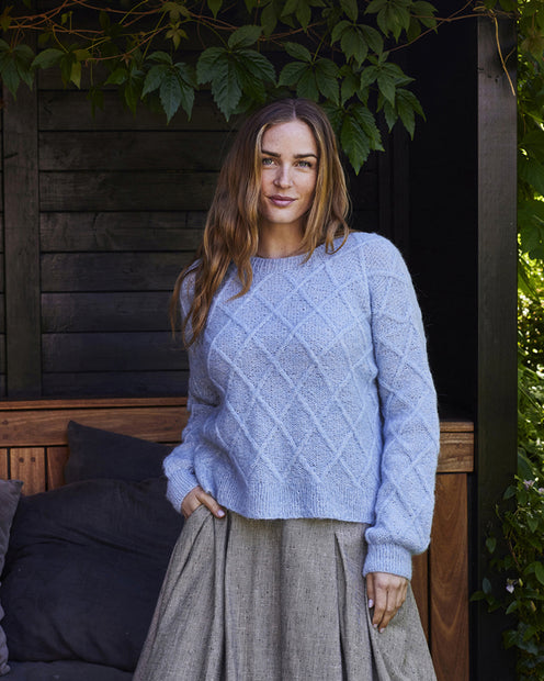 892205 Tröja med flätor i Sally - kit