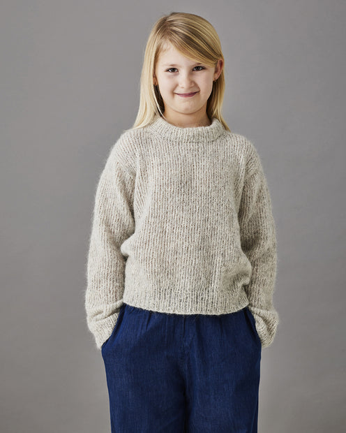 892310 Tröja med nerhasad axel i Nanna beskrivning