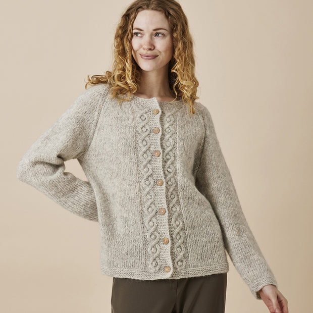 892315 Raglankofta med flätor i Nanna - kit