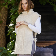 892316 Väst med knytband i Nanna - kit