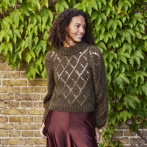 8932123 Tröja med rombmönster i Bella -beskrivning