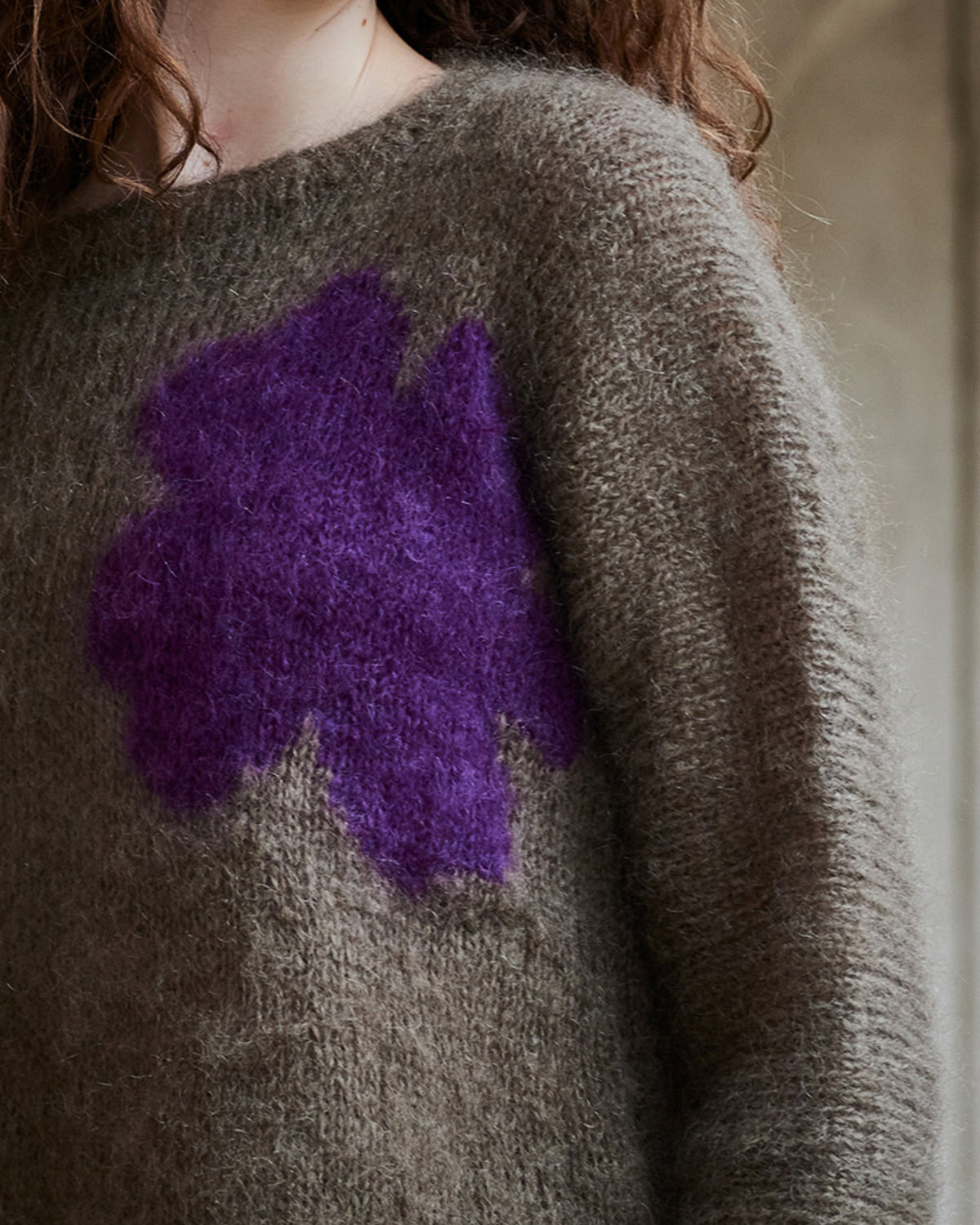 Tröja med intarsia mönster i Bella 8932134 - beskrivning