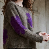 Tröja med intarsia mönster i Bella 8932134 - beskrivning
