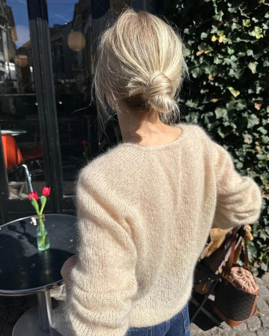 PetiteKnit Cumulus blus V-neck beskrivning