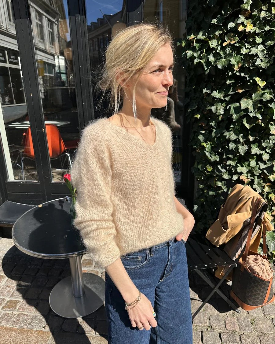 PetiteKnit Cumulus blus V-neck beskrivning