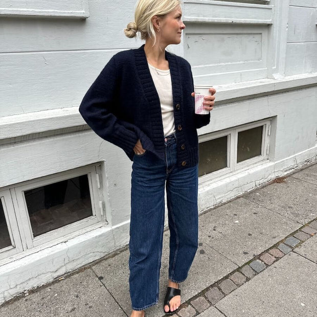 PetiteKnit Eva cardigan beskrivning