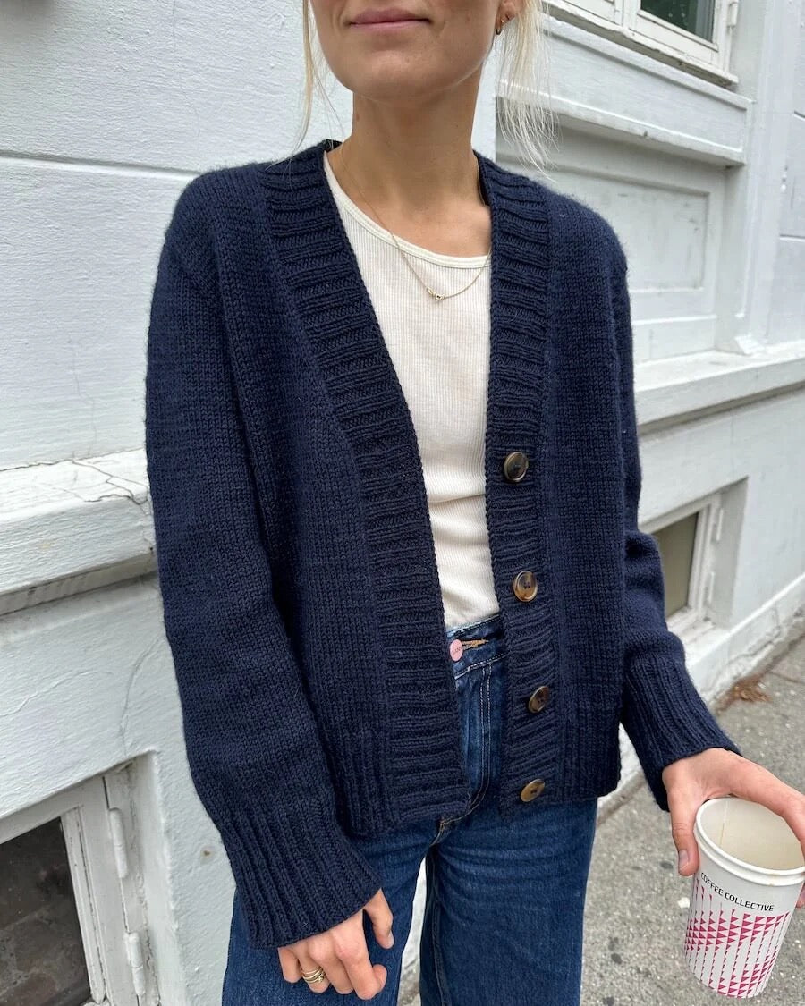 PetiteKnit Eva cardigan beskrivning