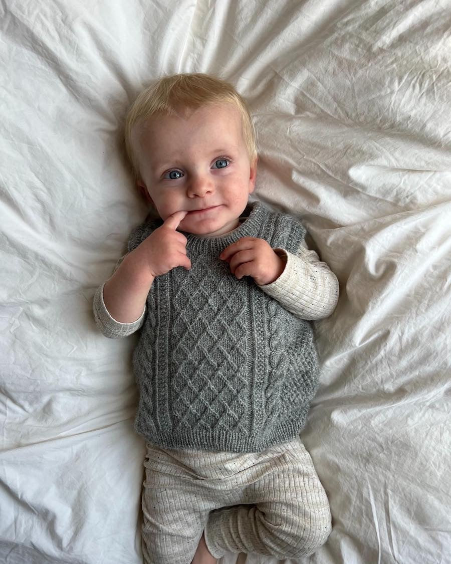 Petiteknit Moby slipover baby beskrivning