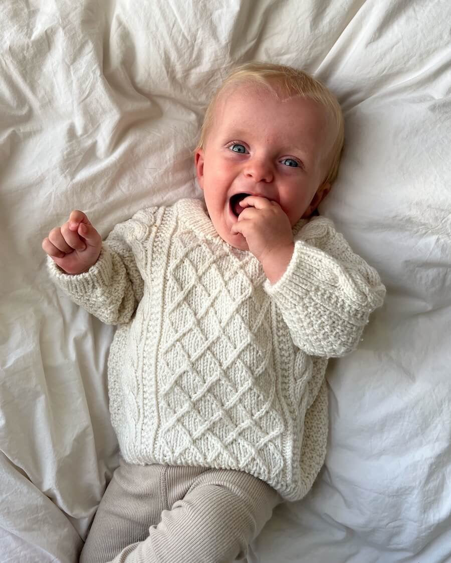 PetiteKnit Moby sweater baby beskrivning