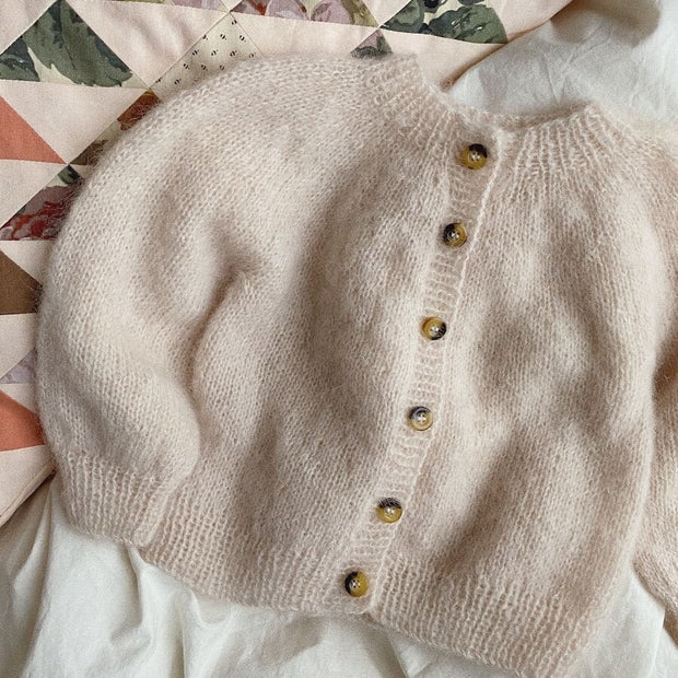 PetiteKnit Novice cardigan mini - mohair edition beskrivning