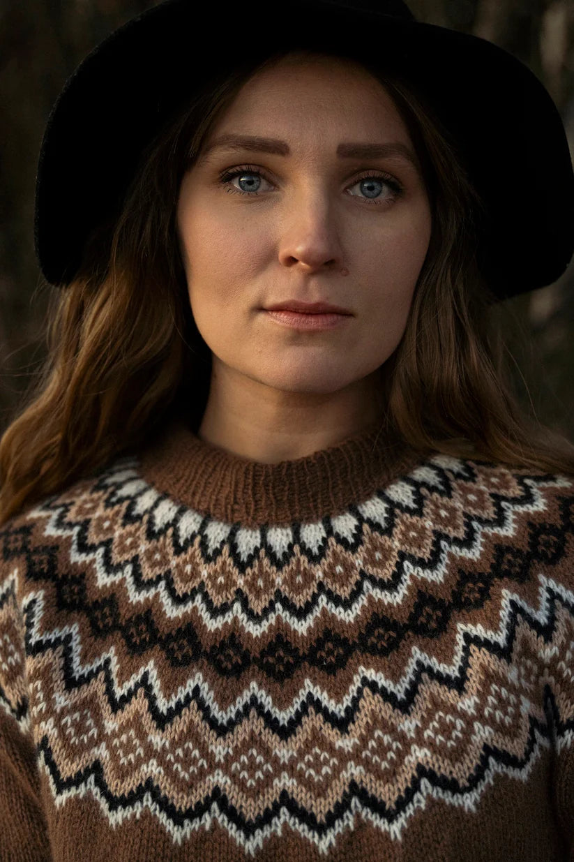Unfolding Landscapes - 17 Knits for the road Laine - bok