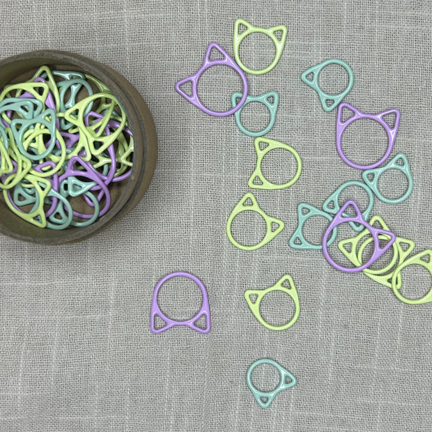 Katia stickmarkörer i burk "katt"