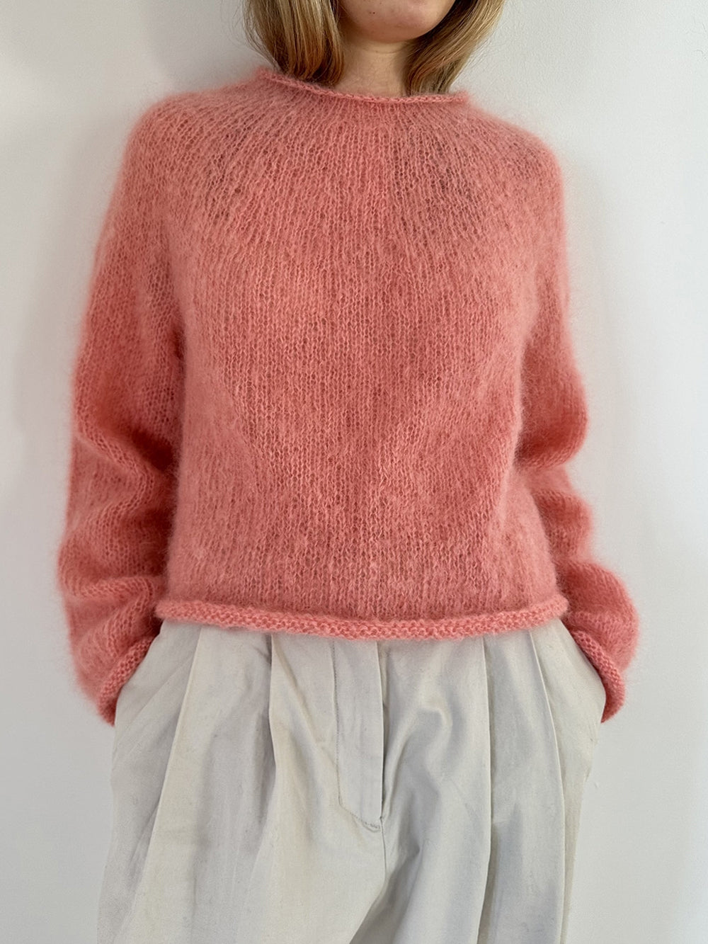 Plain Yoke sweater LeKnit - beskrivning