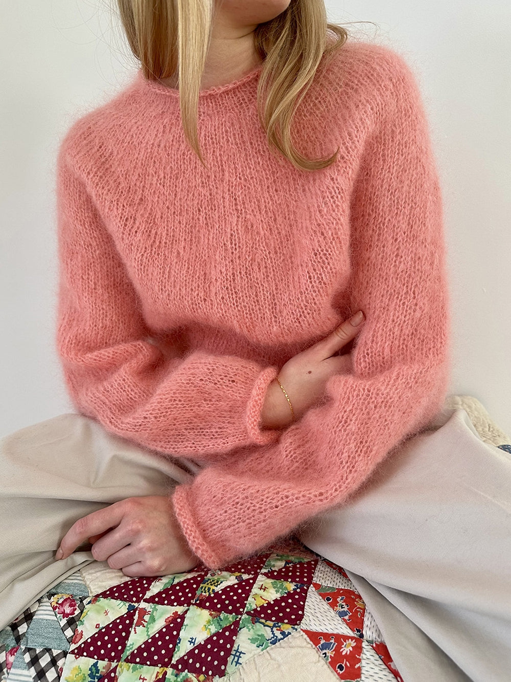 Plain Yoke sweater LeKnit - beskrivning