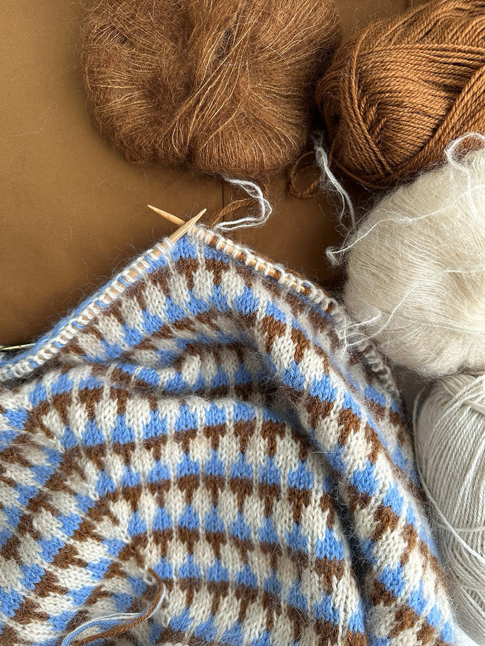 Facet Sweater LeKnit - beskrivning