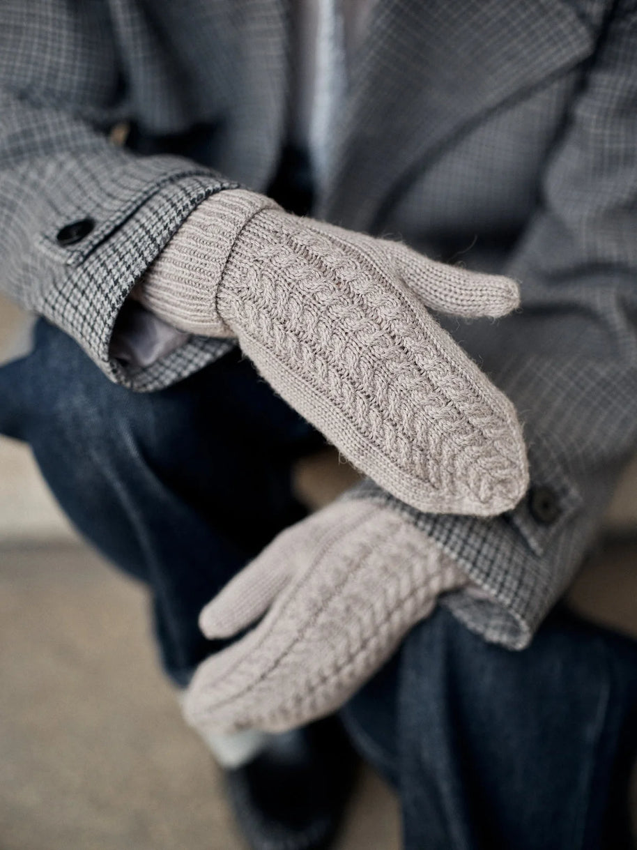 Foundations: 20 knitted accessories Laine - bok