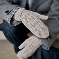 Foundations: 20 knitted accessories Laine - bok