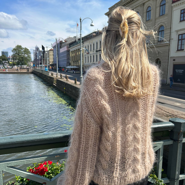 8932119 Flättröja i Bella - beskrivning