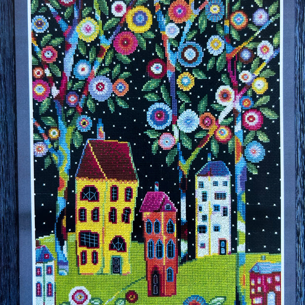 Hus & träd Broderikit M689