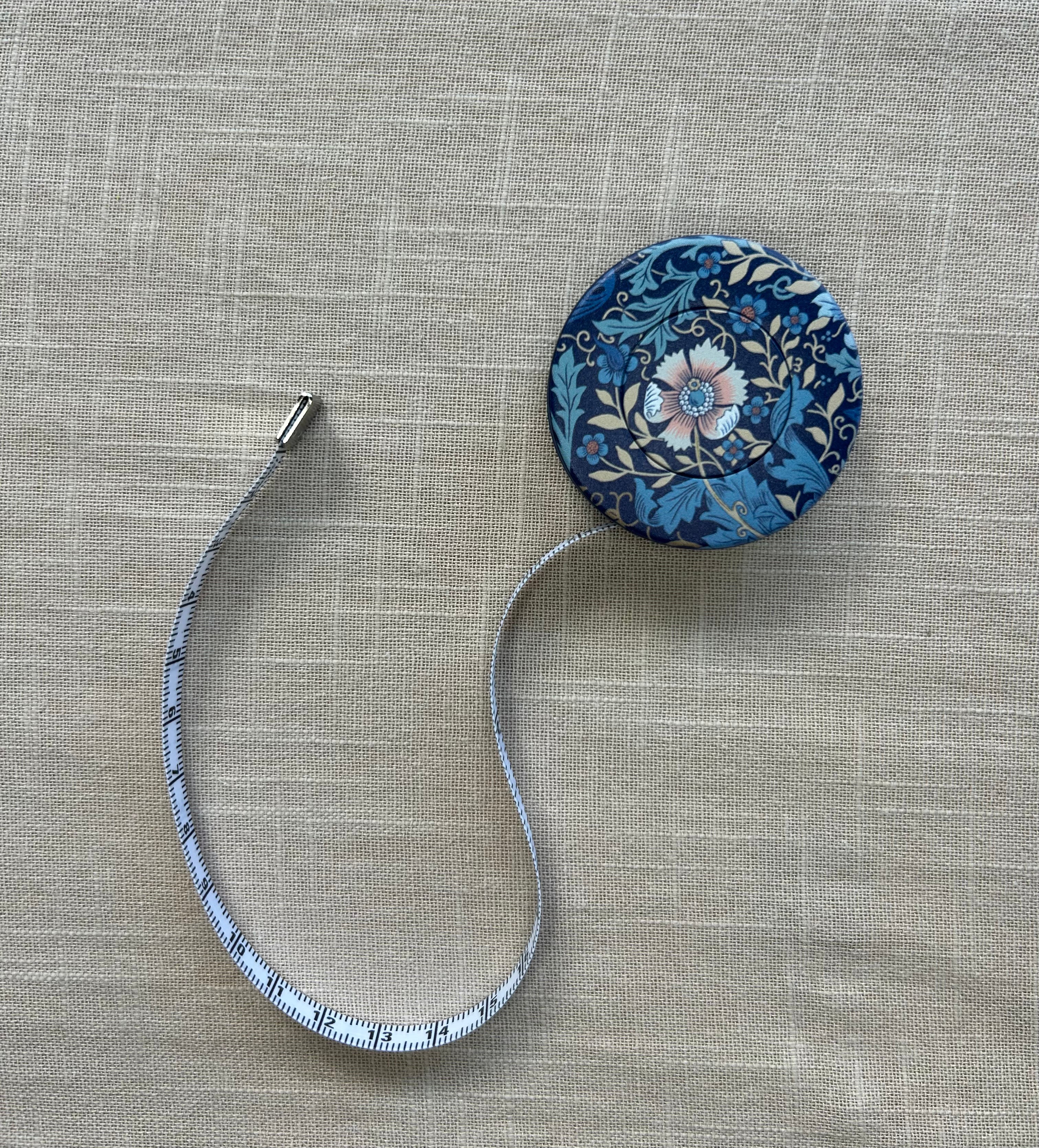 Rullmåttbland motiv blommor & blad, blå.